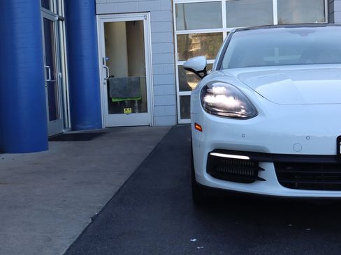 Used 2017 Porsche Panamera 4S AWD/4WD image 29