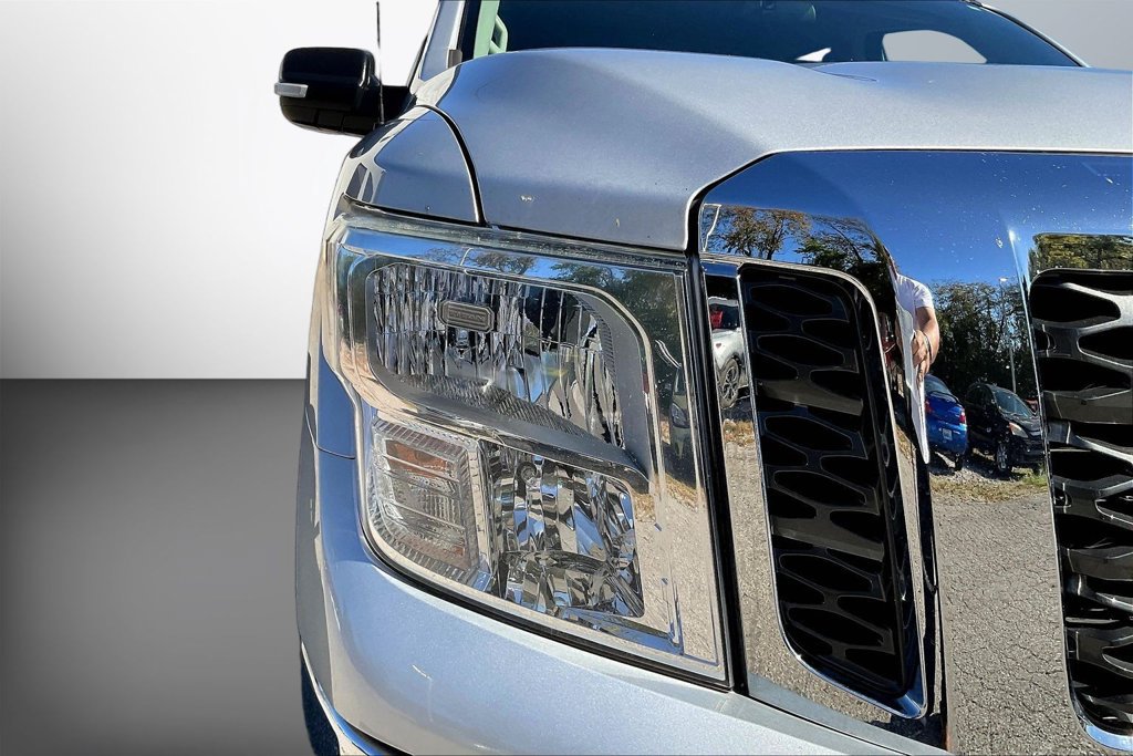 Used 2018 Nissan Titan SV AWD/4WD image 31