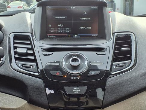 Used 2015 Ford Fiesta Titanium image 5
