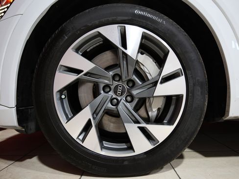 Used 2021 Audi e-tron Premium w/ Convenience Plus Package image 7
