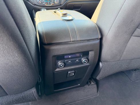 Used 2019 Chevrolet Traverse LT FWD image 23