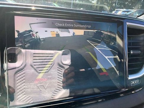 Used 2024 Chrysler Pacifica Touring-L image 13