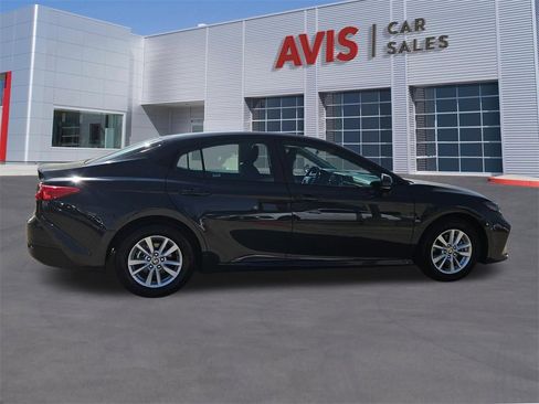 Used 2025 Toyota Camry LE image 7