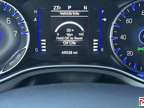 Used 2019 Chrysler Pacifica Touring Plus w/ S Appearance Package image 36