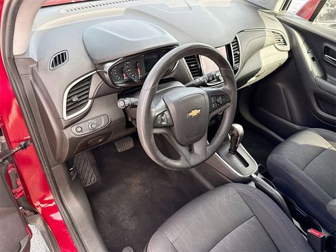 Used 2020 Chevrolet Trax LT w/ LPO, Cargo Package image 10