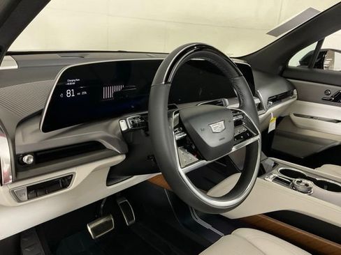 New 2026 Cadillac Vistiq Sport w/ LPO, Floor Liner Package image 15