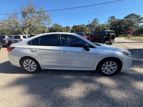 Used 2017 Subaru Legacy 2.5i w/ Alloy Wheel Package image 4
