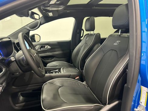 New 2026 Chrysler Pacifica Limited w/ S Appearance Package image 15