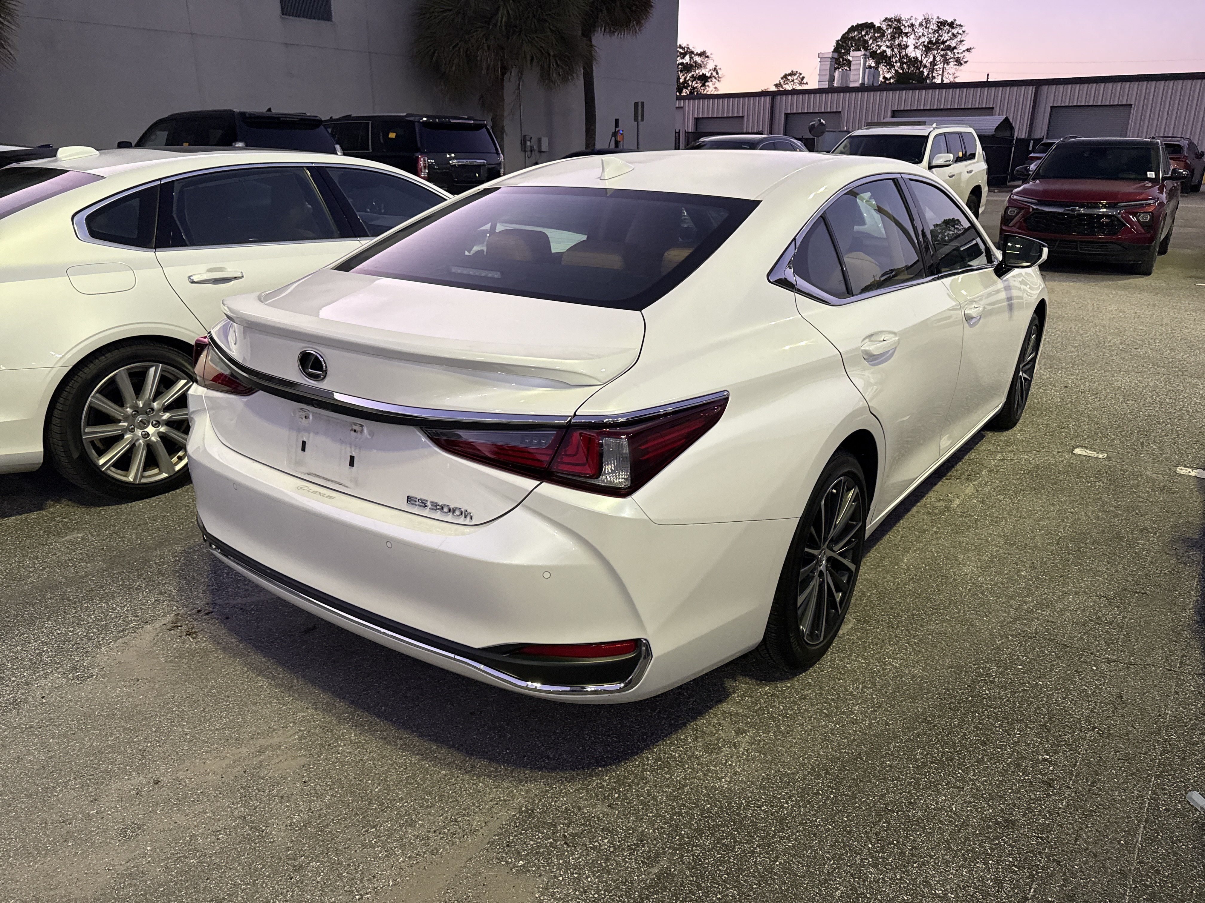 Used 2024 Lexus ES 300h w/ Premium Package FWD image 4