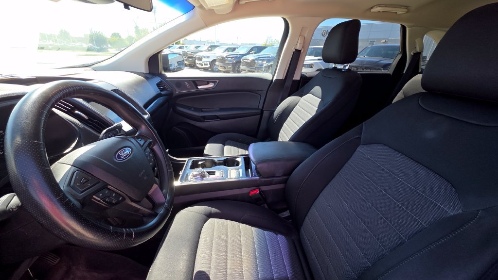 Used 2020 Ford Edge SE FWD image 11