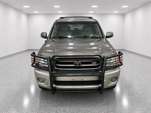 Used 2003 Toyota Sequoia SR5 image 2