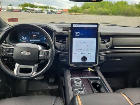 Used 2024 Ford Expedition Max Platinum AWD/4WD image 19