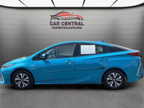 Used 2018 Toyota Prius Prime Plus FWD image 2