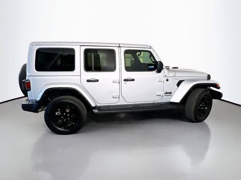 Used 2022 Jeep Wrangler Unlimited Sahara AWD/4WD image 10