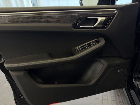 Certified 2023 Porsche Macan S image 15