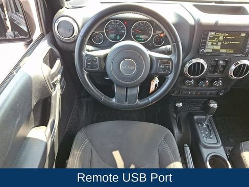 Used 2016 Jeep Wrangler Unlimited Sahara w/ Connectivity Group AWD/4WD image 3