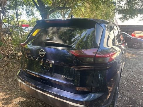 Used 2024 Nissan Rogue SV image 34