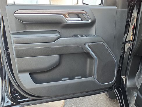 Used 2024 Chevrolet Silverado 1500 RST w/ Z71 Off-Road Package AWD/4WD image 11