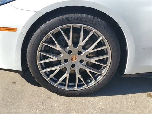 Used 2025 Porsche Panamera image 11