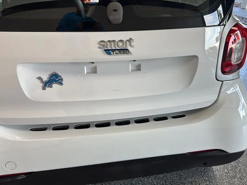 Used 2017 smart fortwo pure RWD image 33