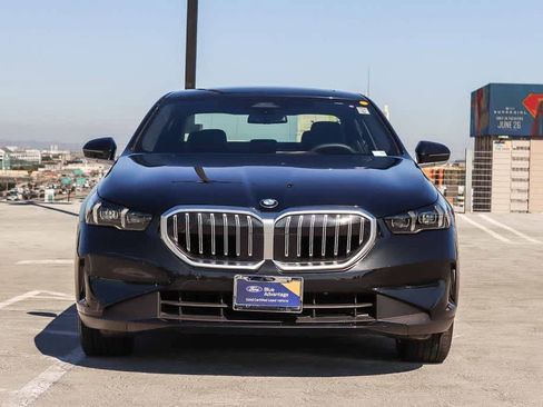 Used 2025 BMW 530i RWD image 2