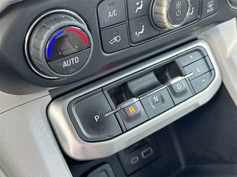 Used 2020 GMC Acadia SLT w/ Premium Package image 22