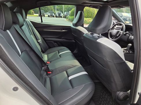Used 2025 Toyota Camry SE w/ Convenience Package FWD image 14