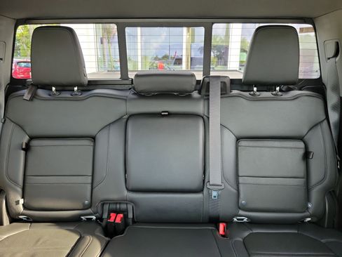 Used 2021 GMC Sierra 1500 Denali w/ Denali Ultimate Package AWD/4WD image 16