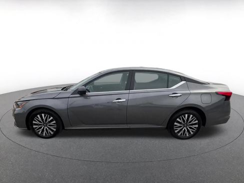 Used 2025 Nissan Altima 2.5 SV FWD image 7
