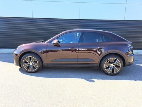 Certified 2025 Porsche Macan Electric image 2