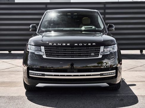 Used 2024 Land Rover Range Rover SE AWD/4WD image 12