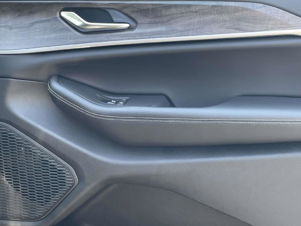 New 2027 Jeep Grand Cherokee Altitude RWD image 16