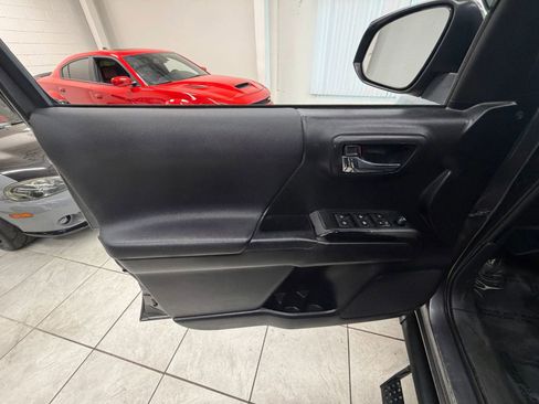 Used 2021 Toyota Tacoma TRD Sport w/ Technology Package AWD/4WD image 13