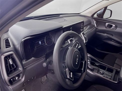 Used 2023 Kia Sorento LX image 10