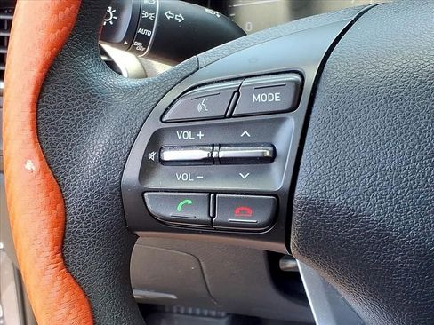 Used 2018 Hyundai Elantra GT FWD image 14