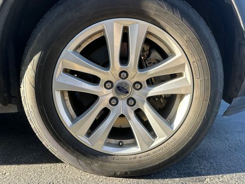 Used 2018 Ford Explorer XLT AWD/4WD image 11