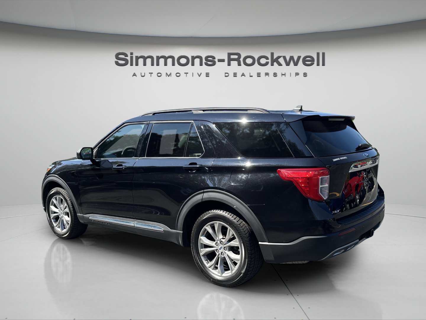 Used 2023 Ford Explorer XLT w/ Equipment Group 202A AWD/4WD image 3