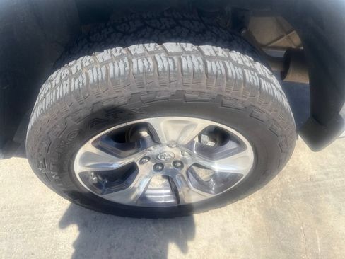 Used 2024 RAM 1500 Laramie AWD/4WD image 14