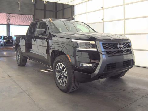 Certified 2025 Nissan Frontier SL image 1