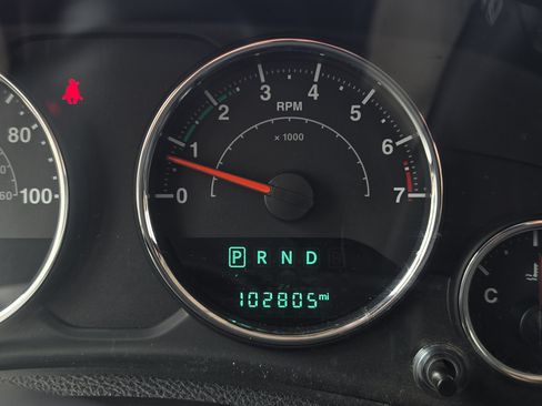 Used 2018 Jeep Wrangler Unlimited Sahara AWD/4WD image 21