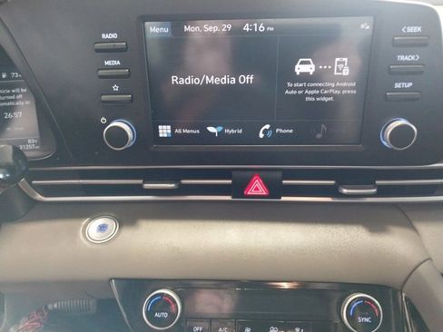 Used 2023 Hyundai Elantra Blue image 11