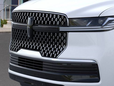 New 2026 Lincoln Navigator Reserve AWD/4WD image 17