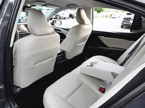 Used 2025 Toyota Camry XLE image 16