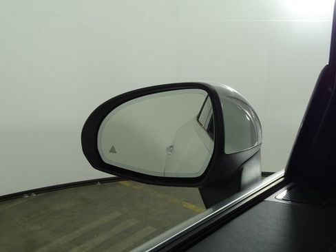 Used 2024 Mercedes-Benz GLC 300 image 37