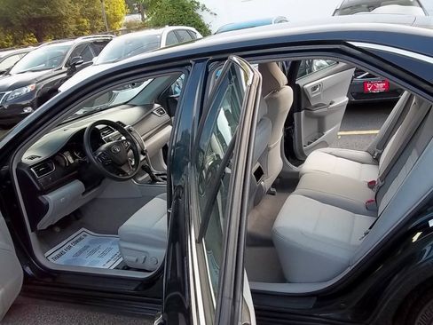 Used 2017 Toyota Camry LE FWD image 7