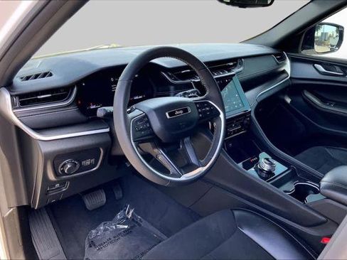 Certified 2024 Jeep Grand Cherokee Altitude AWD/4WD image 16