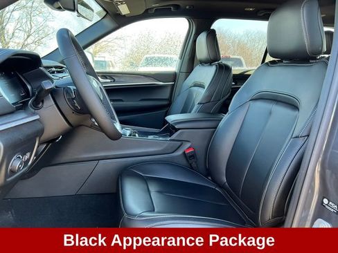 Used 2025 Jeep Grand Cherokee Limited w/ Black Appearance Package image 3