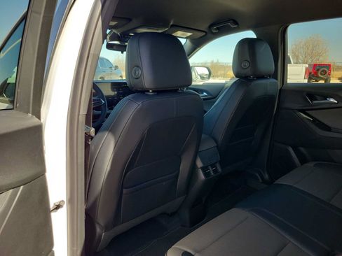 New 2026 Chevrolet Equinox LT w/ Convenience Package II AWD/4WD image 16