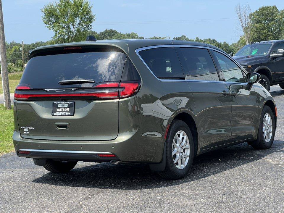 New 2027 Chrysler Pacifica Select FWD image 37
