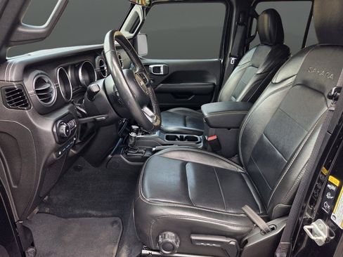 Used 2022 Jeep Wrangler Unlimited Sahara w/ Cold Weather Group AWD/4WD image 9